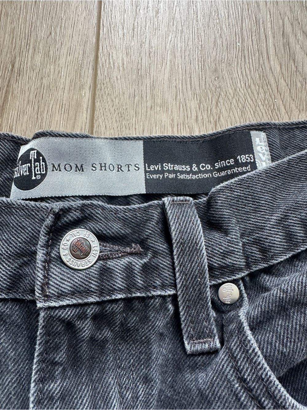 Levi’s SilverTab Mom Shorts - Picture 3 of 8